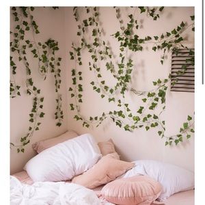 Urban Outfitters decorative vine set